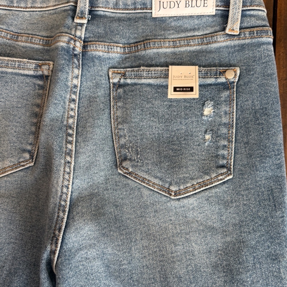 Judy Blue Mid Rise Destroy & Released Hem bootcut Jeans, 3/26/NWT - Picture 7 of 9